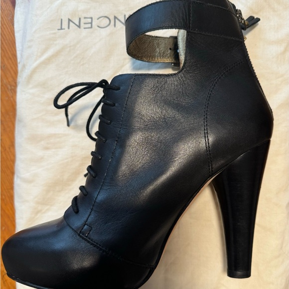 Cynthia Vincent leather ankle booties - Picture 2 of 4
